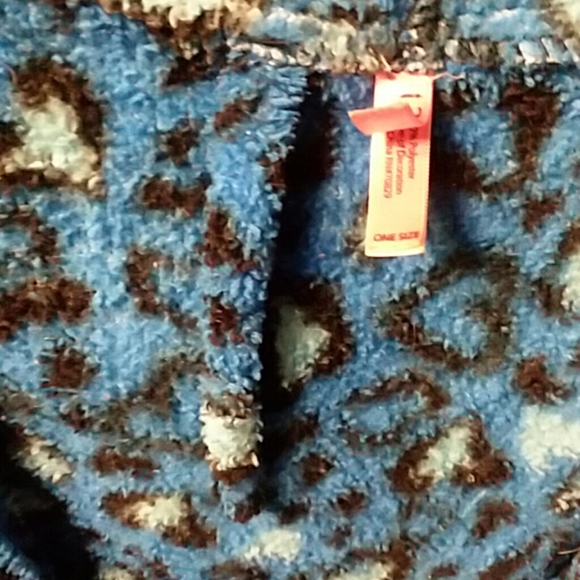 Blue robe with cheetah print hearts - Picture 7 of 7
